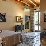 Terra Del Sole 10&2, Emma Villa