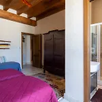 Terra Del Sole 10&2, Emma Villa