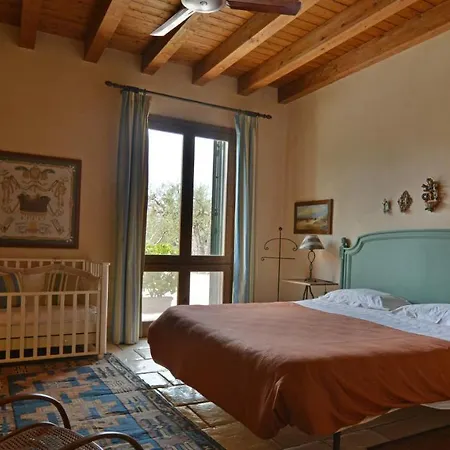 Terra Del Sole 10&2, Emma Villa