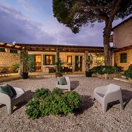 Villa Terra Del Sole 8, Emma *